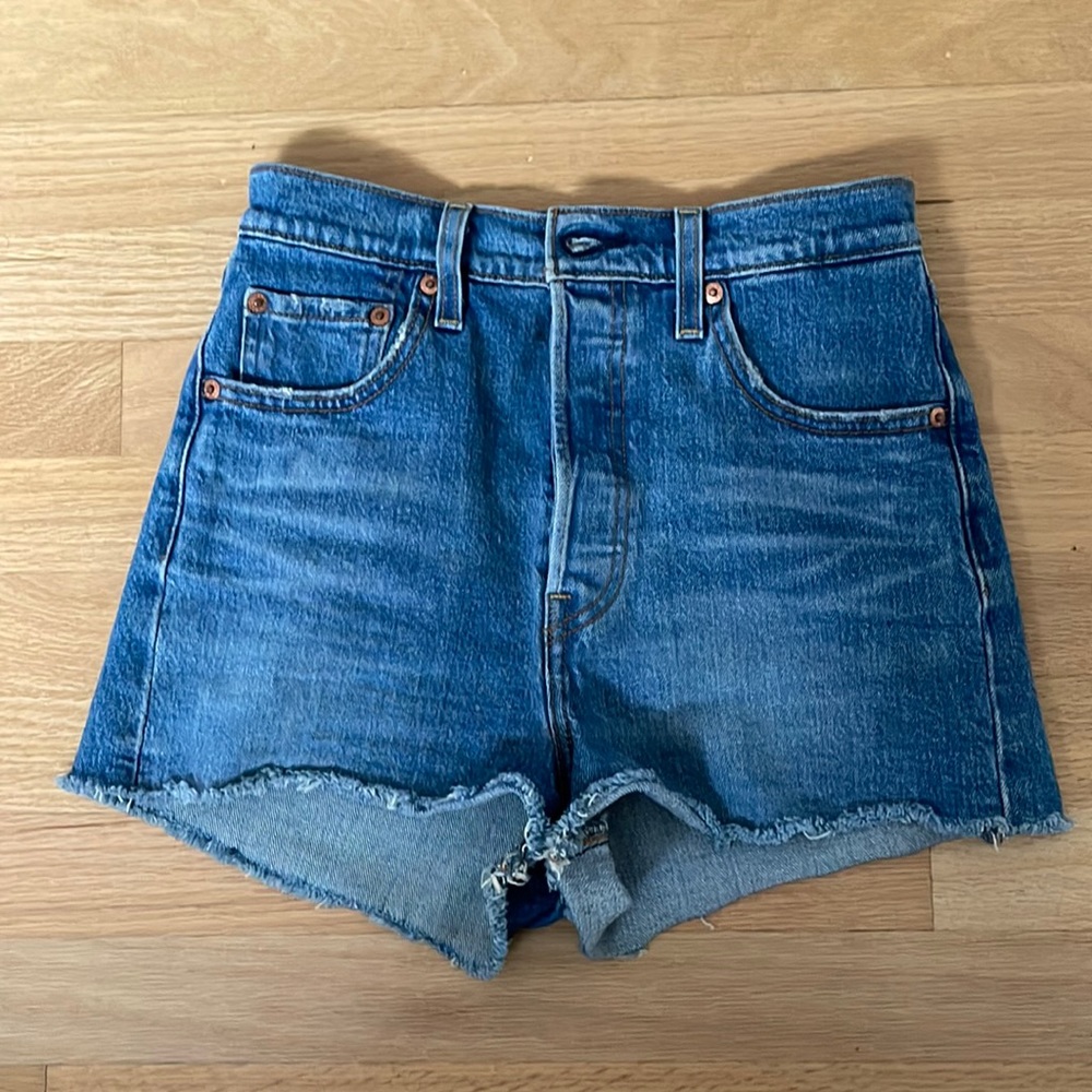 Levi’s Ribcage shorts